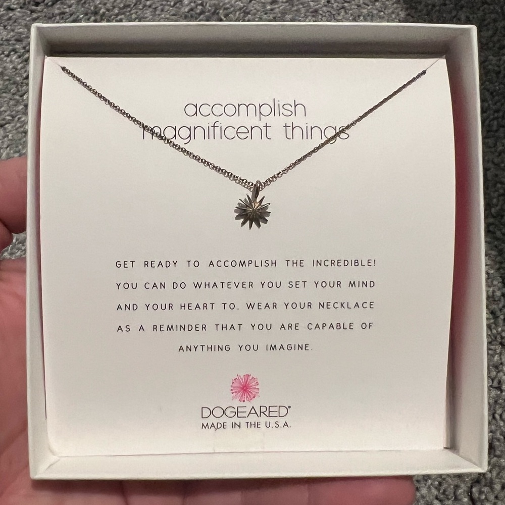 BNIB Dogeared Accomplish Magnificent Things Starburst Necklace